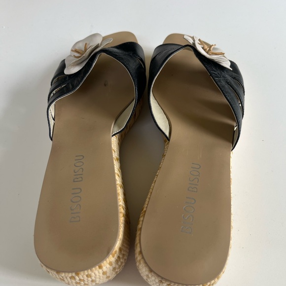 Bisou Bisou Wedge Flower Sandals Sz 8 - Picture 4 of 6